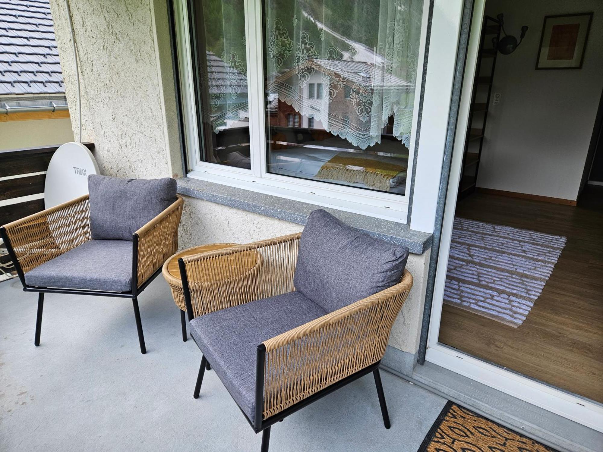 Apartment Klein Matterhorn - Haus Miranda Täsch Exterior foto